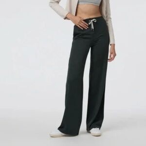 Vuori Halo Essential Wideleg DreamKnit™ Pants in Aspen Heather LIKE NEW small